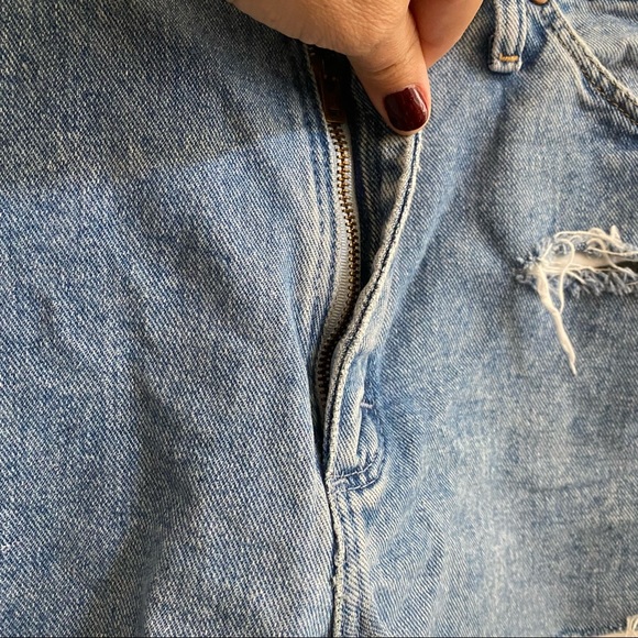 Distressed Wrangler cut off denim shorts - Picture 4 of 7